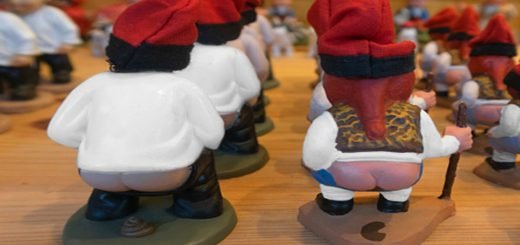 Caganer chi è, cosa rappresenta nel presepe? L’omino che defeca nel presepe